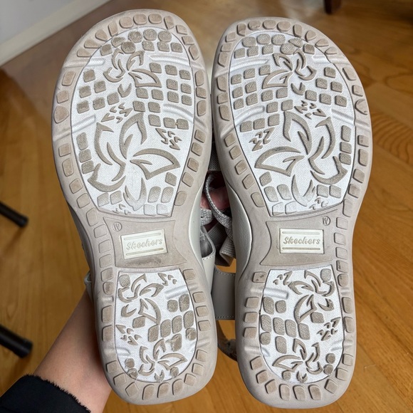 SKECHERS REGGAE SLIM MEADOW GRAZER SANDALS Shoes Aplix 163193 Taupe Beige Size 8 - Picture 13 of 13